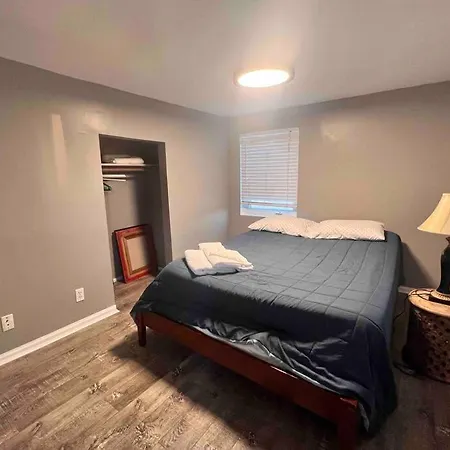 Charming Victorian Vacation Rental - Walking Distance Bart